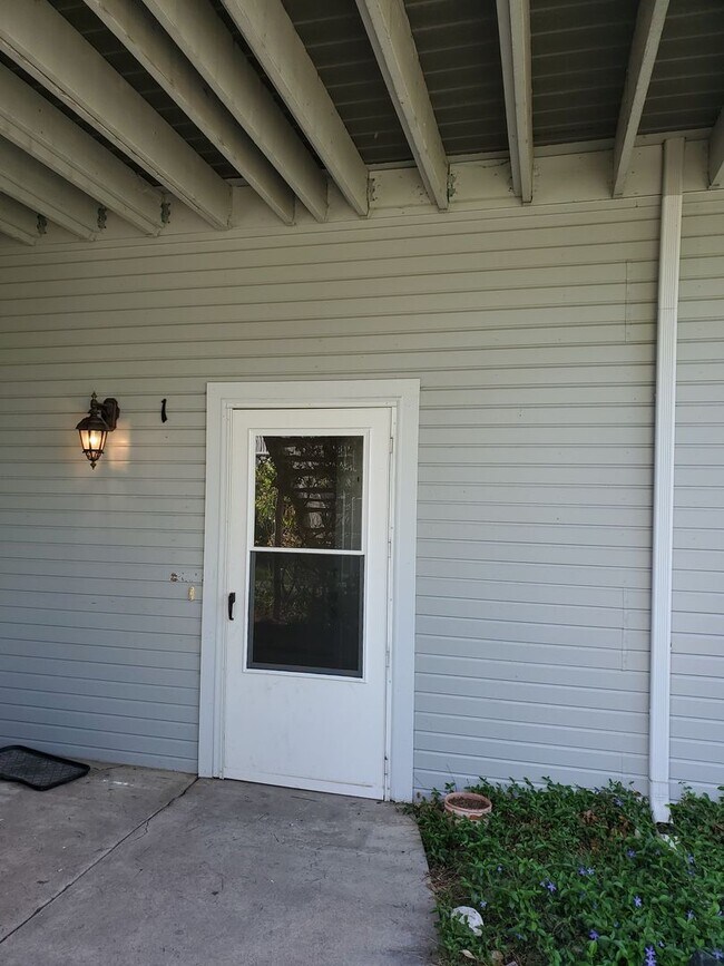 Building Photo - 2012 Remington St