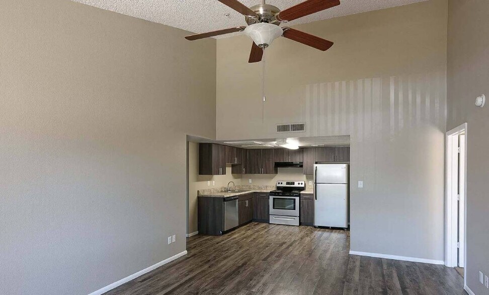 Building Photo - The Flats at Peoria