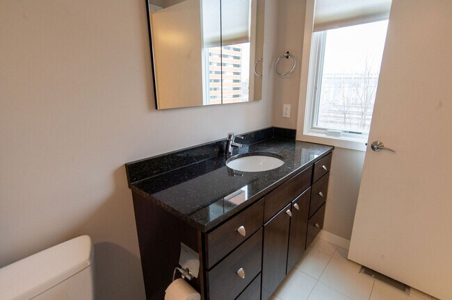 Building Photo - Little Italy Townhome - 1911 E 119th St , ...