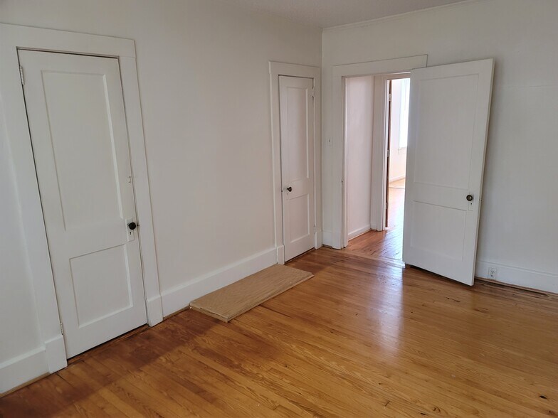 Master - 448 W Railroad Ave