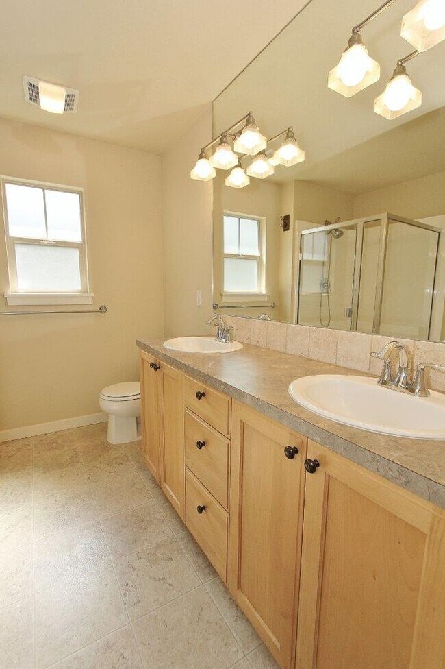 Building Photo - Immaculate Home w/Open Floor-Plan Nestled on the Boise Bench