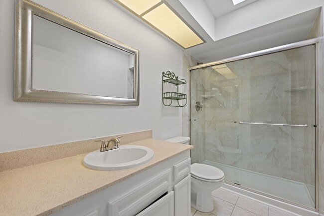 Building Photo - 5430 Linda Vista Rd