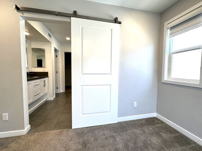 Building Photo - Civita/Apex – Luxury 3BR 3.5BA, Valley Vie...