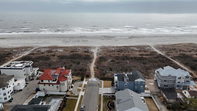 Building Photo - 404 21st St S