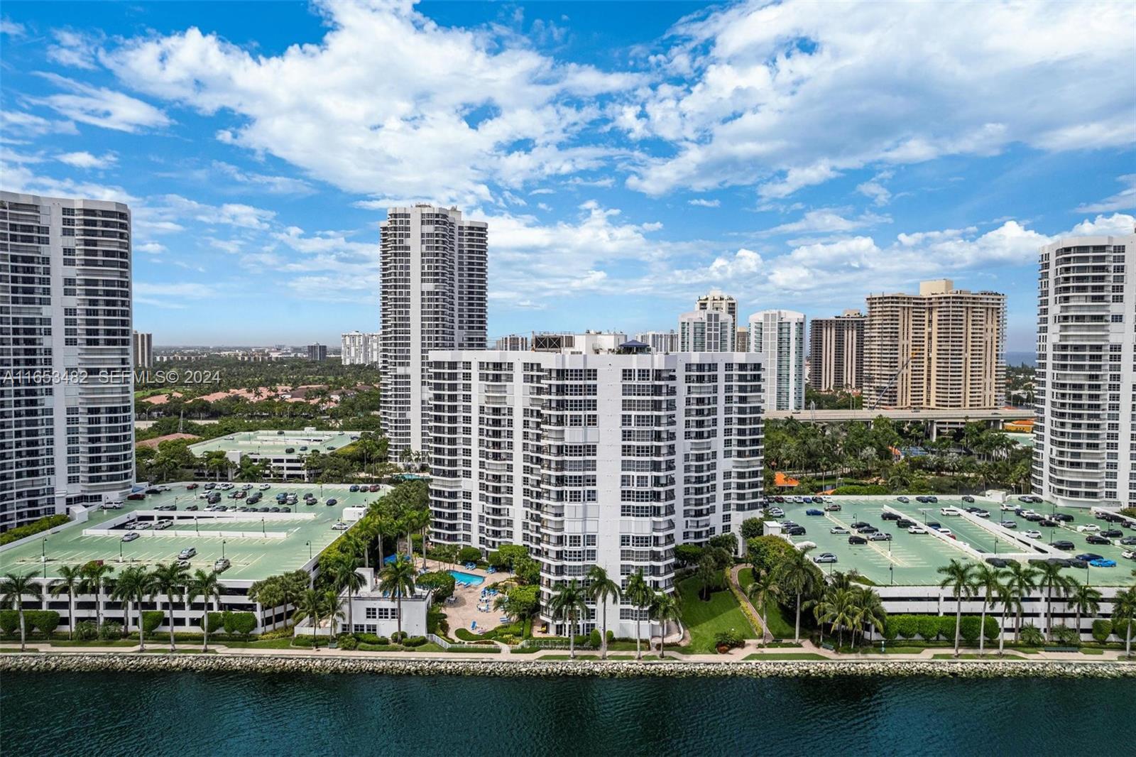 Building Photo - 3600 Mystic Pointe Dr