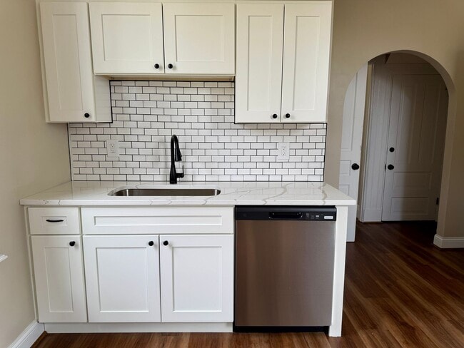 Building Photo - Newly Renovated, All Brand New, Huge 4 bedroom! Incline District
