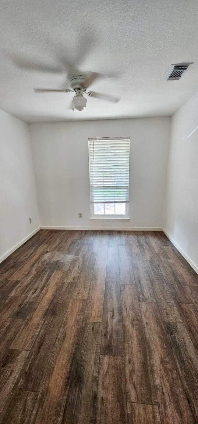 Building Photo - 3214 Bayou Crossing