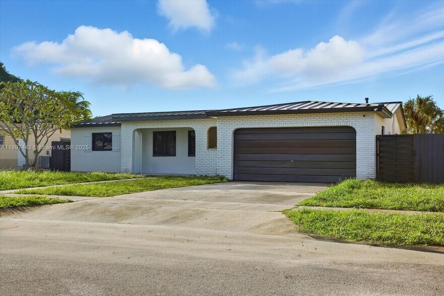 Building Photo - 6948 NW 8th Ct