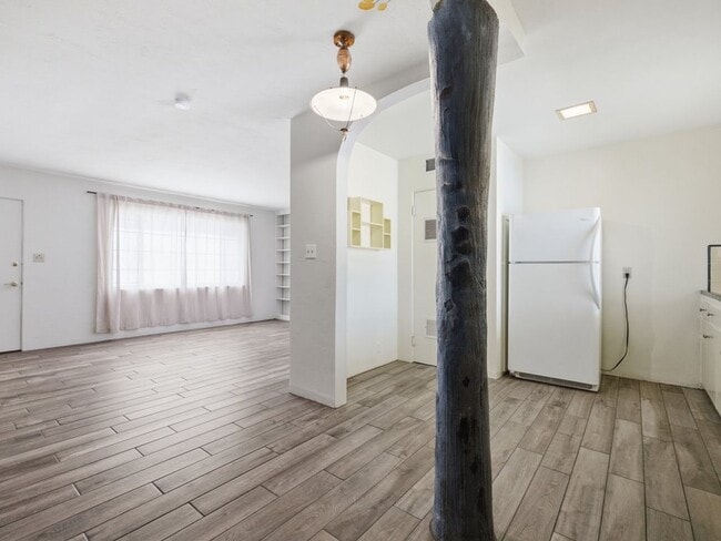 Building Photo - Charming 2-Bedroom Home with Vintage Character & Modern Comforts