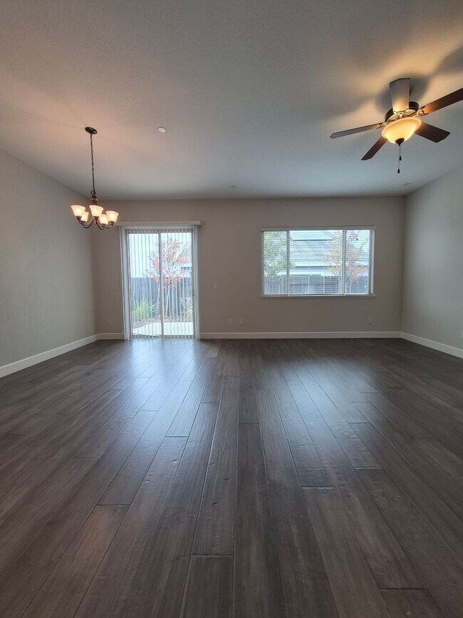 Building Photo - Now Leasing!! Gorgeous 3bd/2ba Single Story Home In Rocklin!