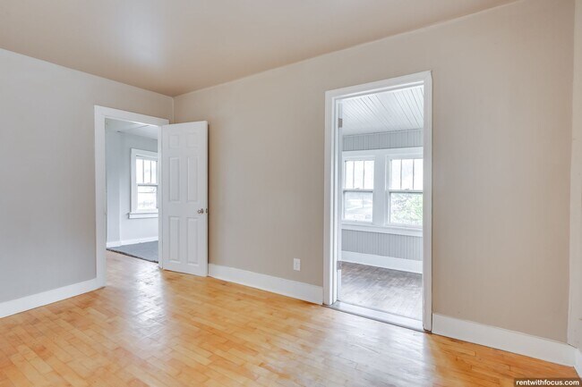 Building Photo - 210 Doty St