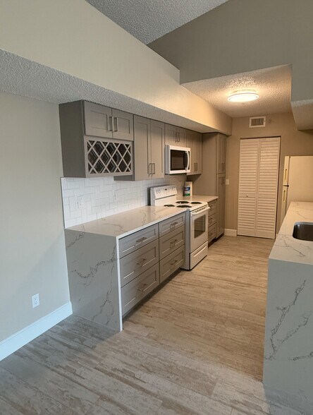 Building Photo - 13621 Eagle Ridge Dr