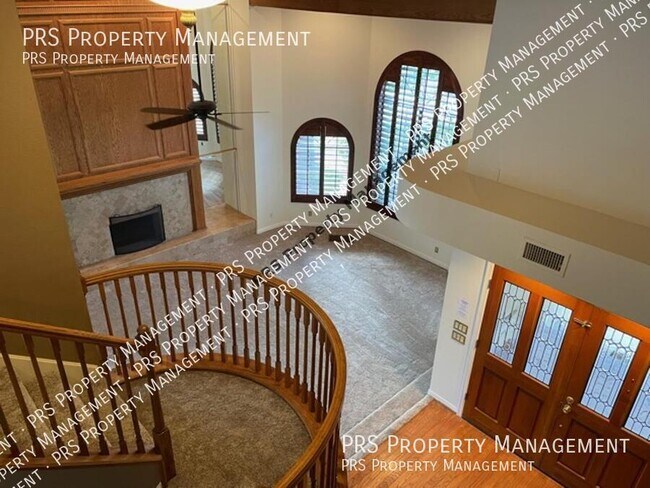 Building Photo - 620 E Linda Ln