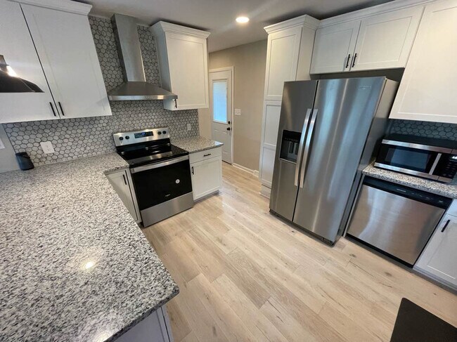 Building Photo - Room in House on Cricketeer Dr