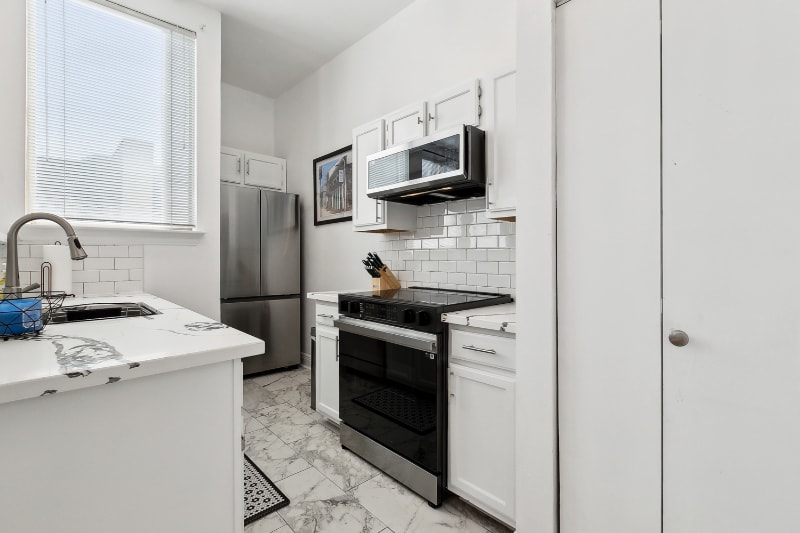 Building Photo - 330 Julia St