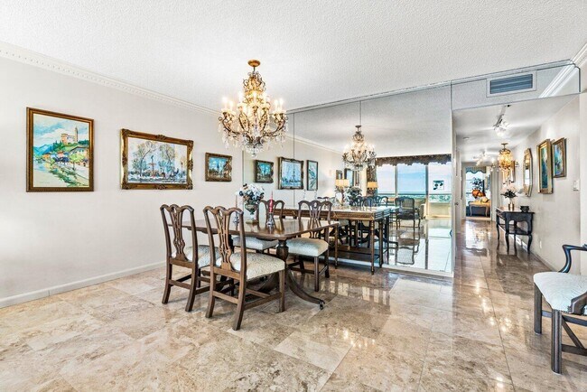 Building Photo - 529 S Flagler Dr