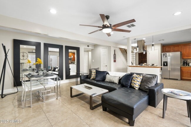 Building Photo - 8570 E Indian School Rd