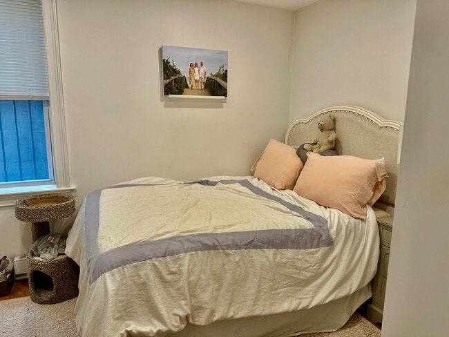 Building Photo - 92 W Cedar St