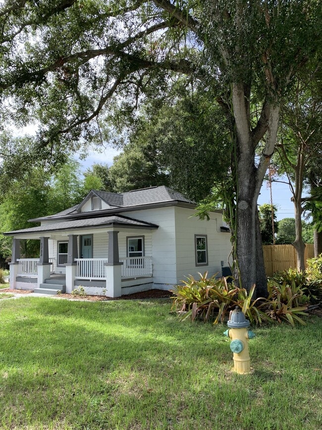 Building Photo - 1733 11th Ave N