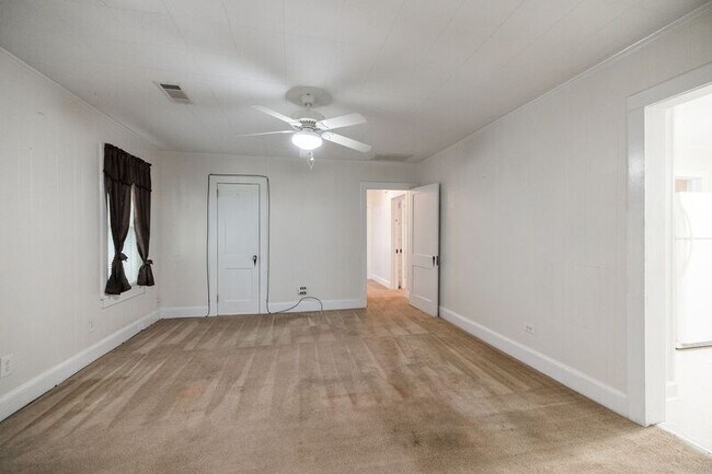 Building Photo - 1242 Hull Rd