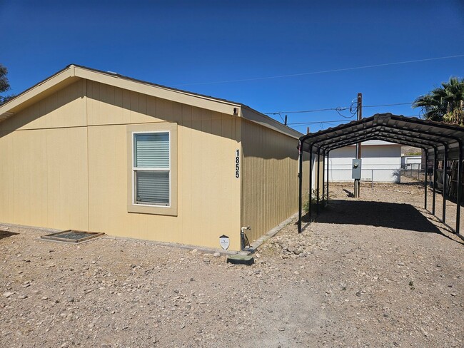 Building Photo - Very cute 3 bed/2 bath manufactured home w...