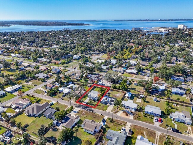 Building Photo - 307 N Palo Alto Ave