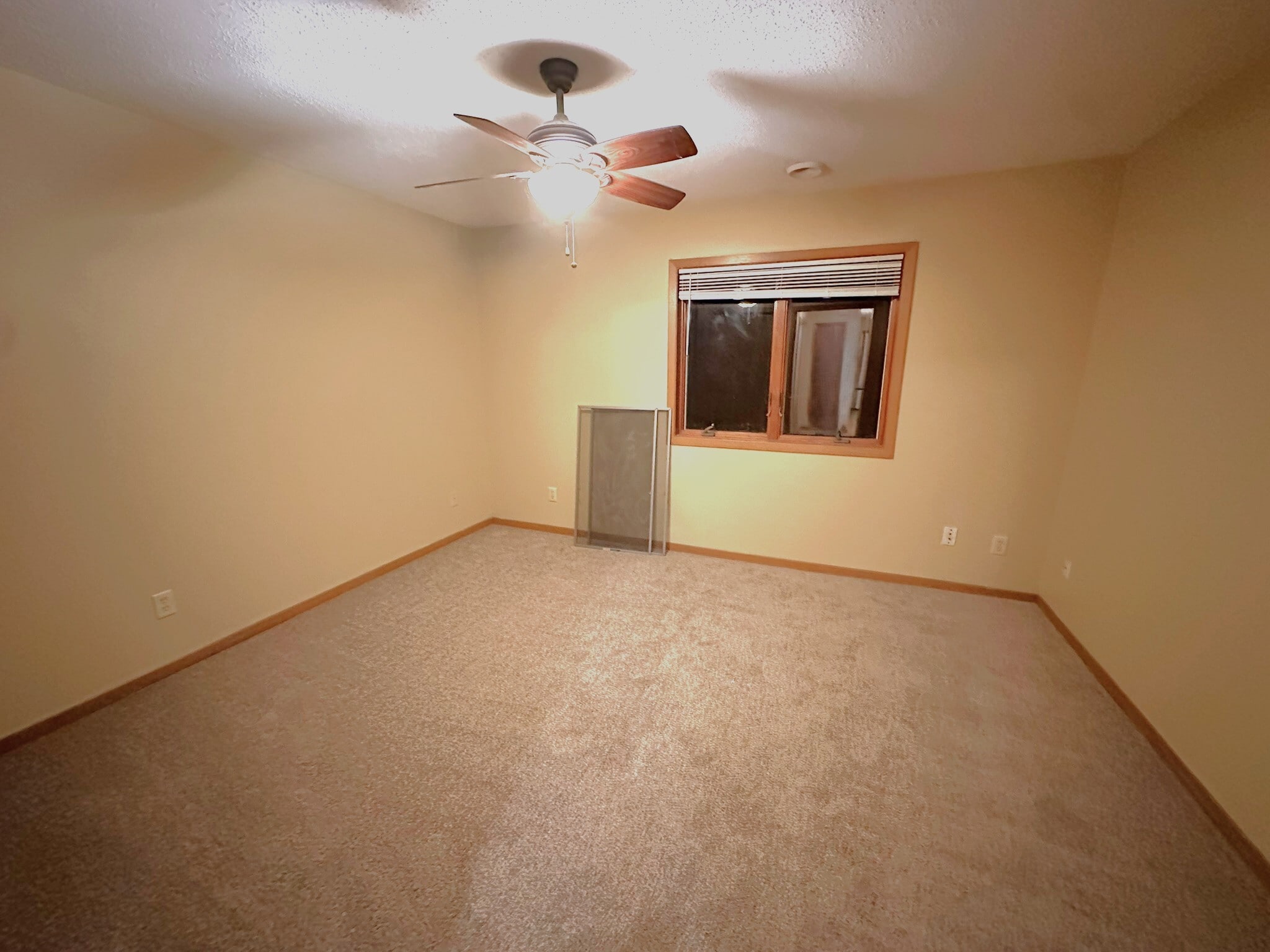 Building Photo - 831 Highview Dr