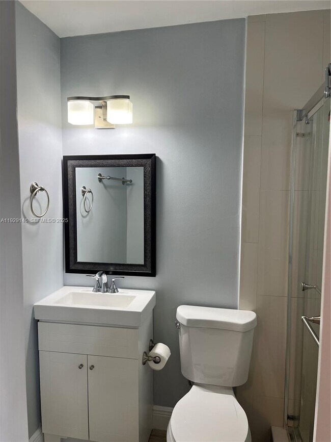 Building Photo - 8650 SW 67th Ave