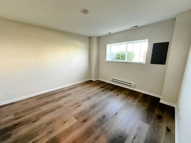 Building Photo - 208 Goldenrod Dr