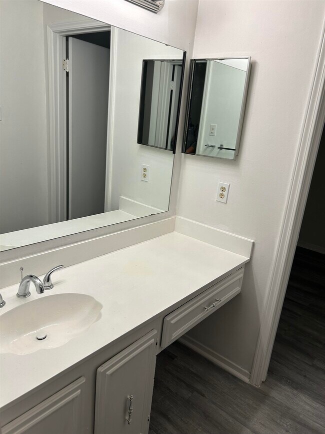 Building Photo - 3635 Chesterwood Dr