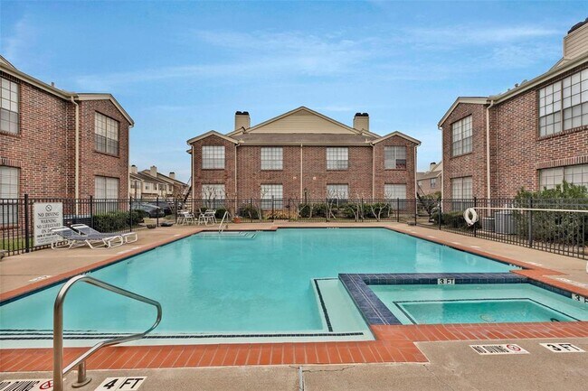 Building Photo - 2121 El Paseo St