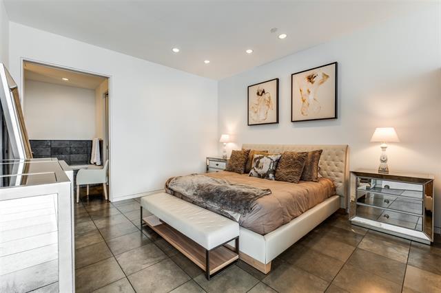 Building Photo - 2430 Victory Park Ln