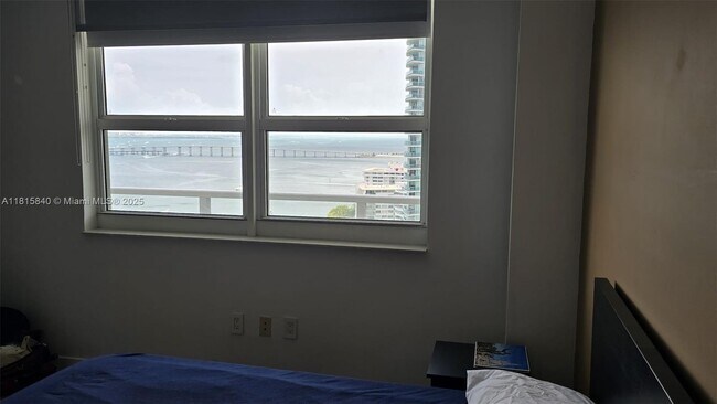 Building Photo - 1155 Brickell Bay Dr