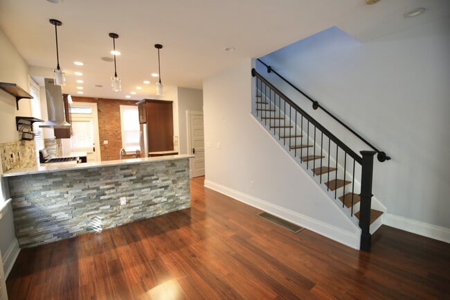 Building Photo - 310 E Beck St