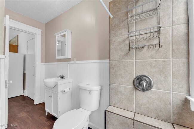 Building Photo - 2085 Robin St