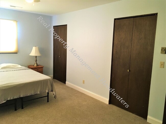 Building Photo - 5 Bedroom 3-1/2 Bath House For Rent