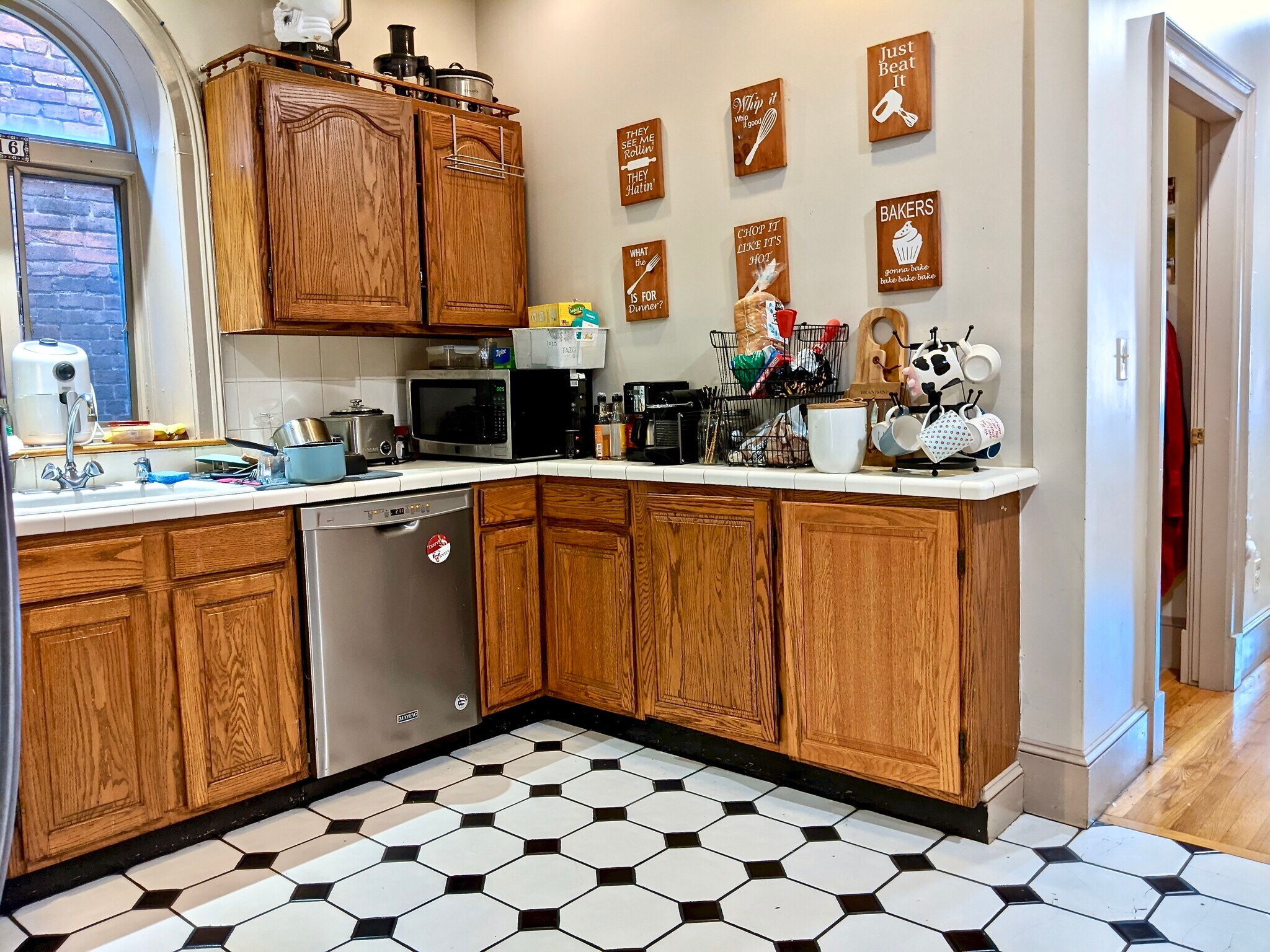 Building Photo - 616 Columbus Ave