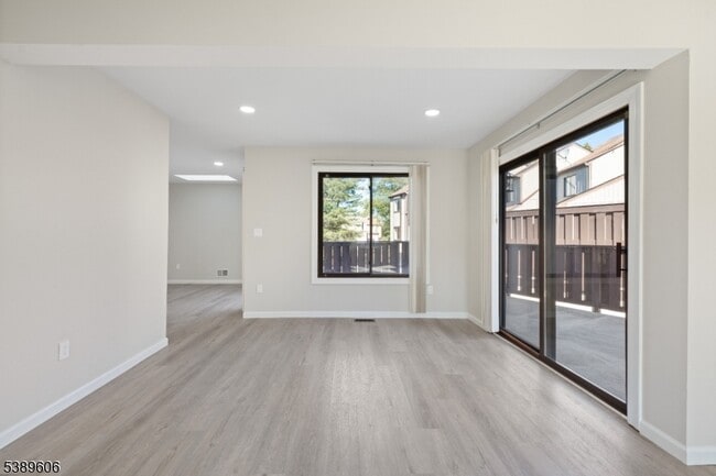 Building Photo - 160 Goldmine Ln