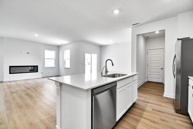 Building Photo - 404 W Monroe St