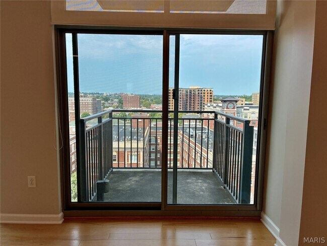 Building Photo - 4909 Laclede Ave