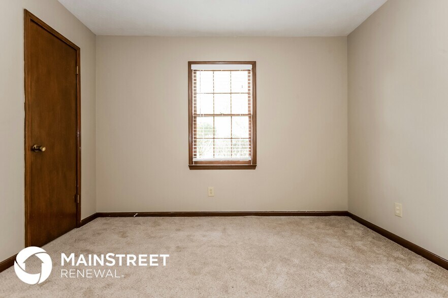 Building Photo - 1274 Classic Dr NE