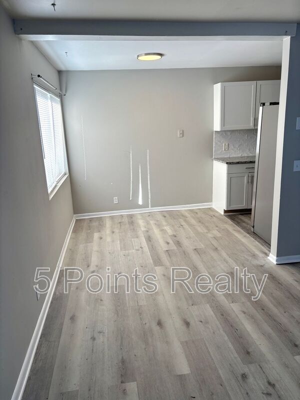 Building Photo - 550 Harding Pl