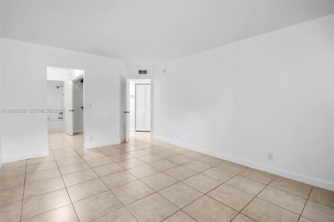 Building Photo - 8002 Lagos De Campo Blvd