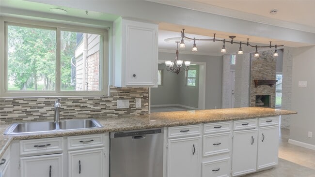 Building Photo - 3406 Deerwood Ln