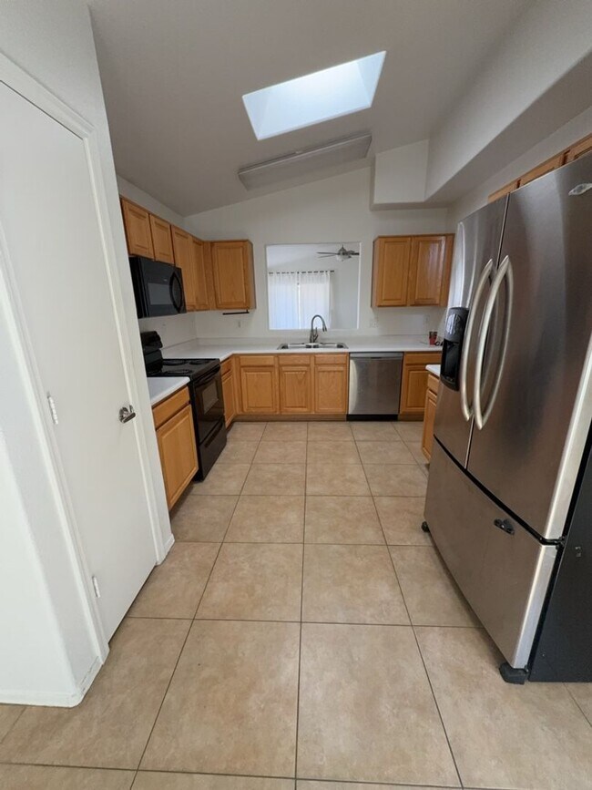 Building Photo - 3bedrom 2 bath