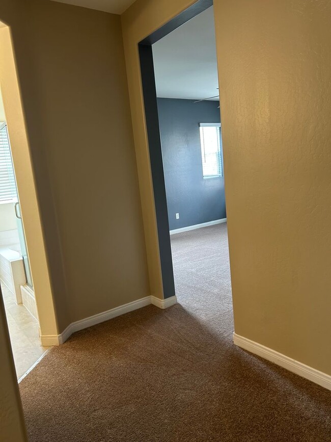 Building Photo - Spacious home in University Park