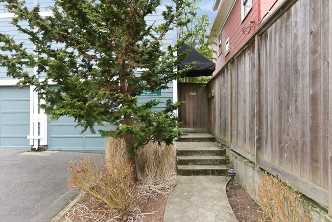 Building Photo - 2275 NW Kearney St