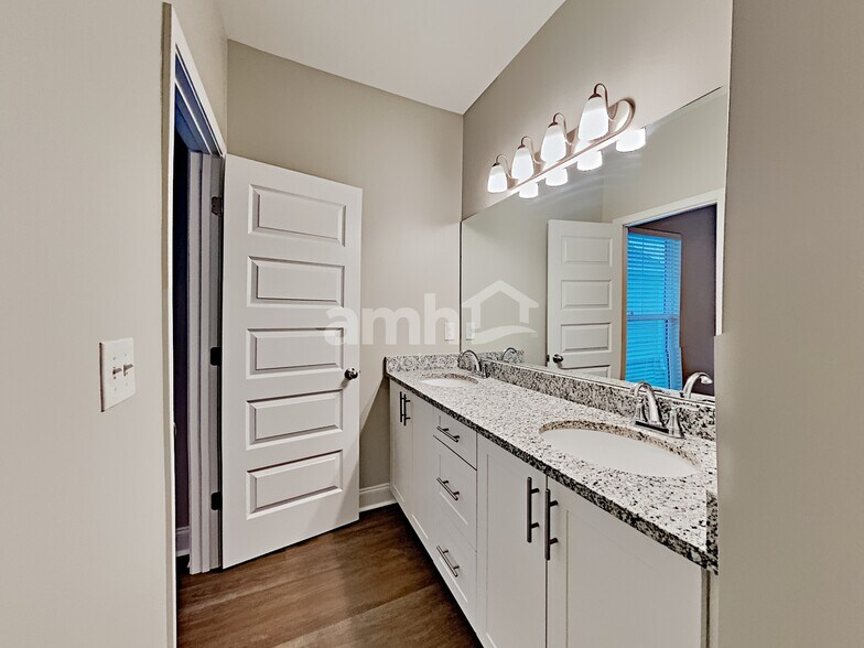 Building Photo - 5236 Tupelo St