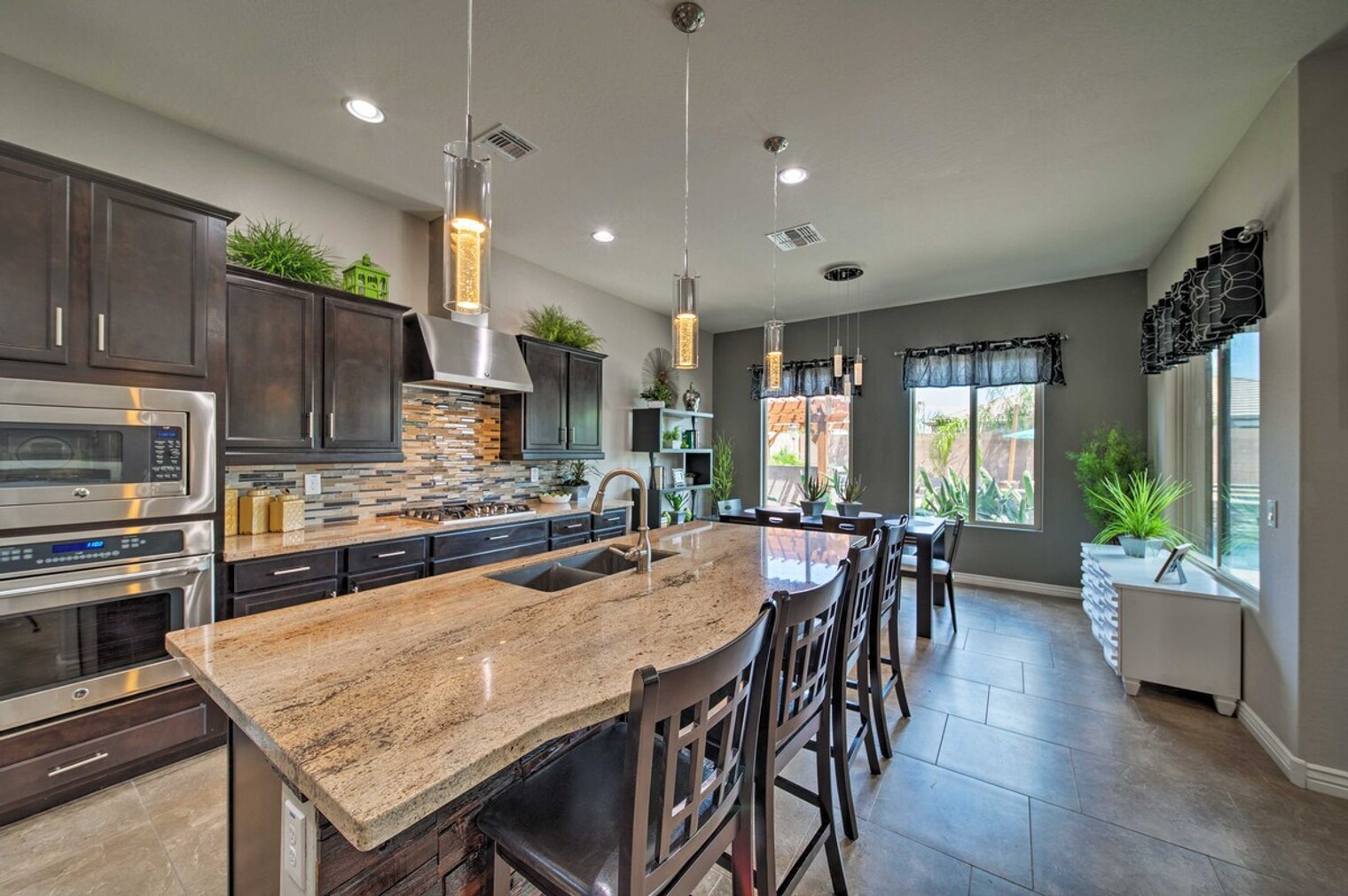 Building Photo - 18504 W Paradise Ln