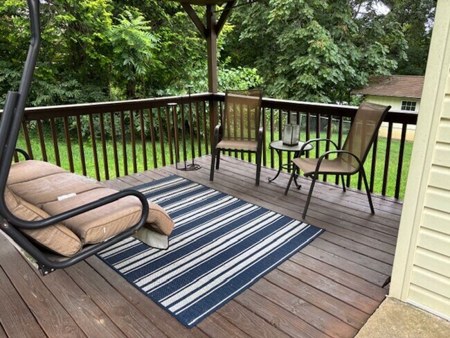 Building Photo - Knoxville 37921 - 3 bedroom, 1 Bath Upstairs Unit,  - Contact Troy Adams (865) 233-6949